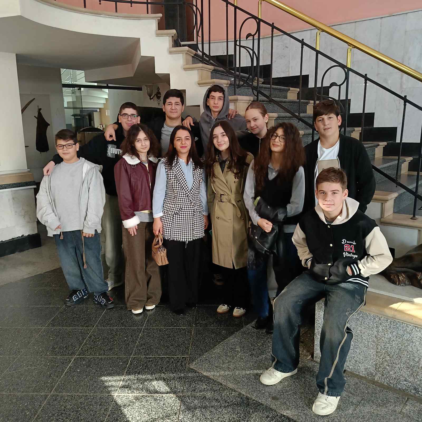 მე-9 (გ) კლასის მოსწავლეები მასწავლებელ თეა ჯმუხაძის ხელმძღვანელობით ესტუმრნენ ქუთაისის ისტორიულ მუზეუმს