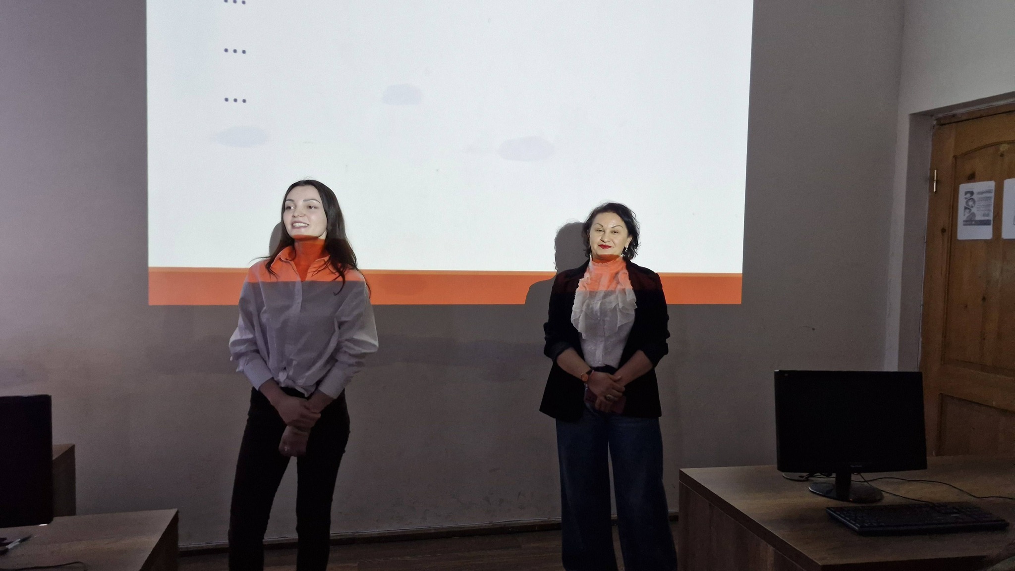 სკოლაში მე-10 კლასის მოსწავლეებს