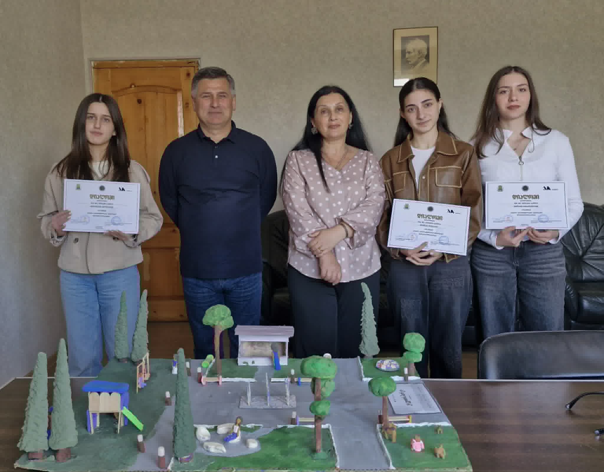 ბარბარე ნიკოლაძე, ანადეა დეისაძე, მარიამ სიხარულიძე და ანასტასია გიორგაძე საინტერესო პრეზენტაციებით წარსდგნენ პროექტ,, დაიორამაზე,,
